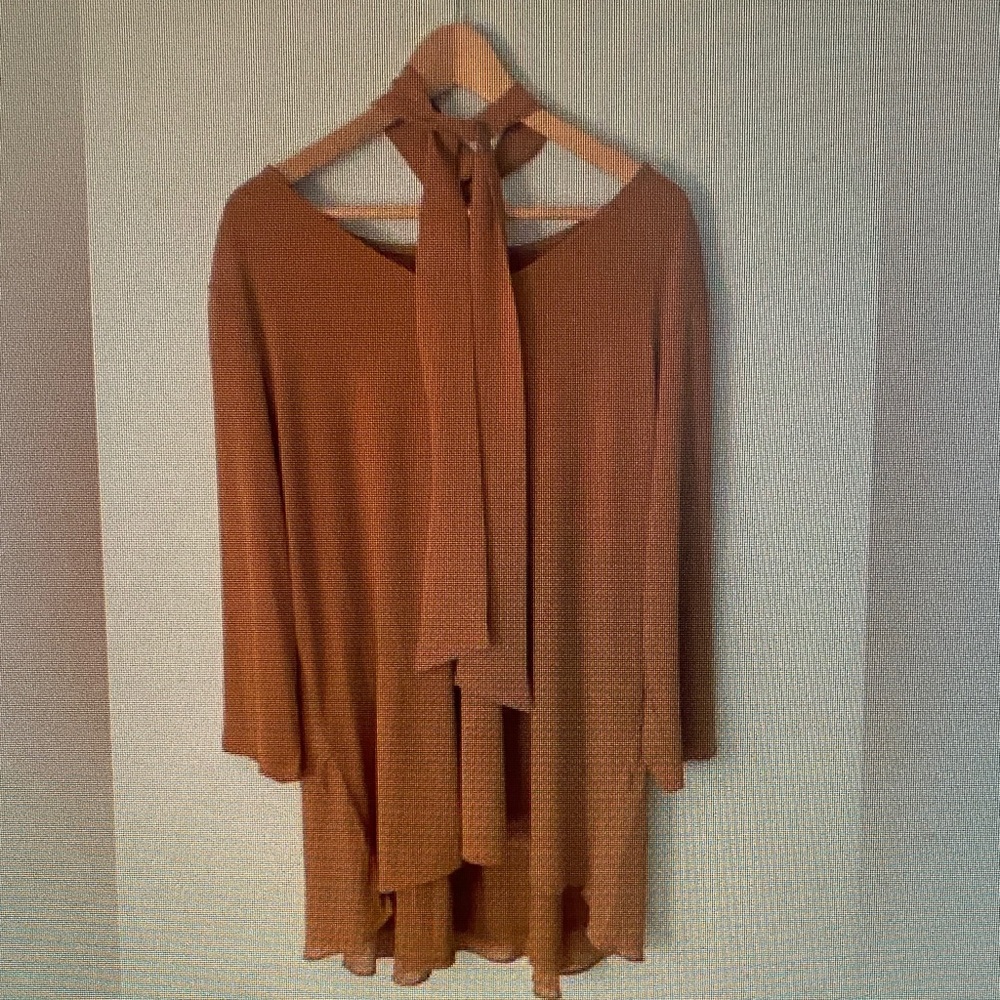 Womenβs Rust Tie-Back Lightweight Top